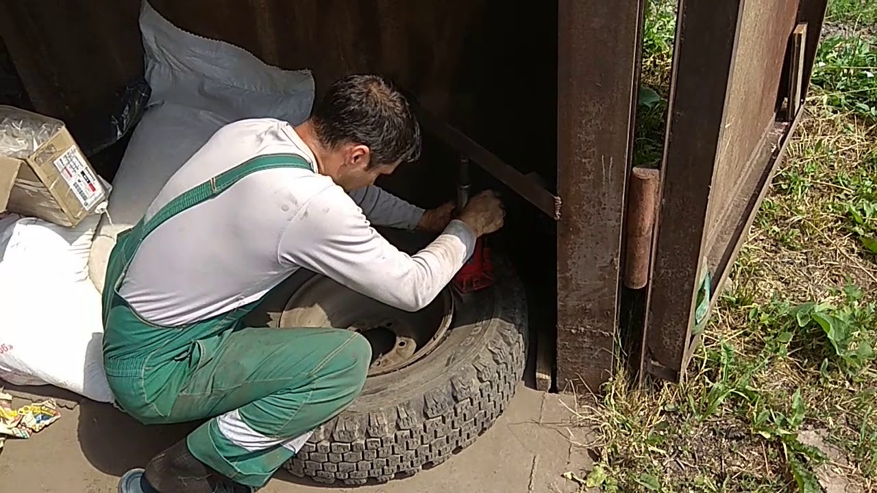 Разбортовать колесо вручную ваз