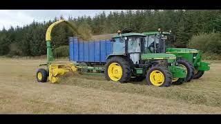 2850 And 3050 John Deere With John Deere Trailed Harvesters Vintage Silage