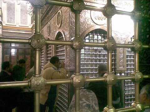 يا سيدة يا سيدة يا ام الشموع القايدة