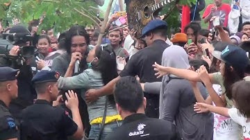 ASMARA CHARLY Van Houten jadi rebutan ibu-ibu