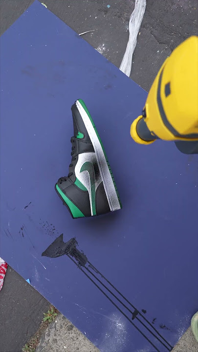 World’s Blackest Shoes…🎨 👟