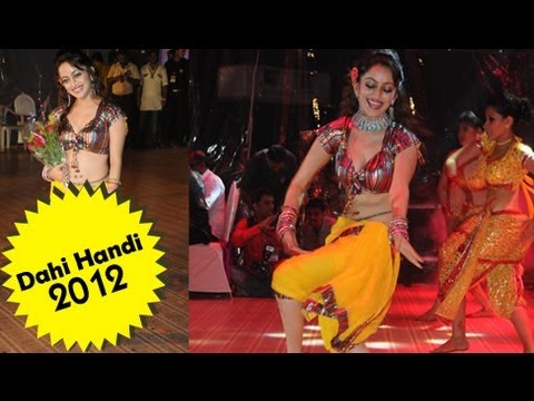 Manasi Naik Performs @ Sankalp Pratisthan Dahi Handi 2012 - YouTube