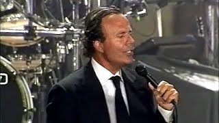 Video thumbnail of "Julio Iglesias - Se Mi Lasci Non Vale [Live in Italy, 2001]"