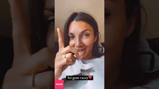 Elettra Lamborghini Mostra I Suoi Calzini