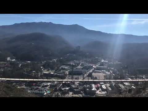 Video: Gatlinburg Sky Bridge Adalah Jembatan Gantung Pejalan Kaki Terpanjang Di Amerika Utara