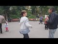 Харьков,танцы в парке,"Безразлично закрываю двери..."