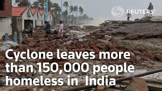 Cyclone displaces a million, levels homes in India