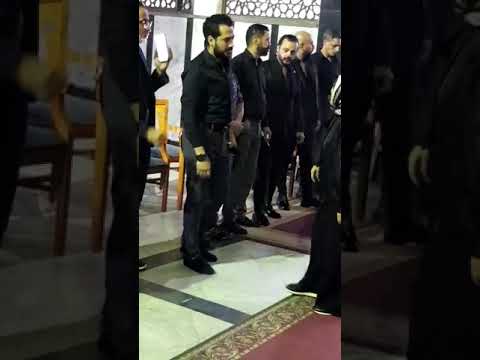 ذهول المطرب ايساف في تلقي الواجب في شقيقه بمسجد آل رشدان 