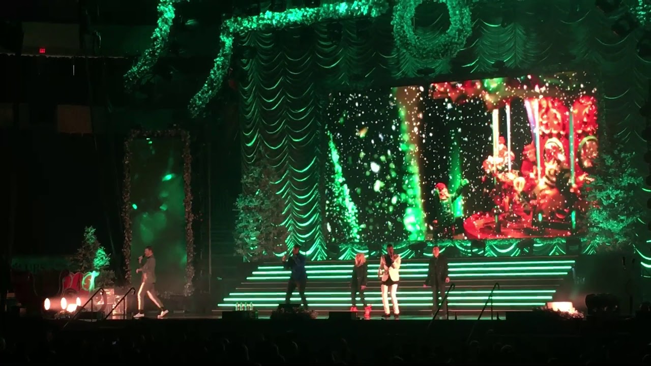 Pentatonix Rockin’ Around the Christmas Tree Live Agganis Arena
