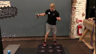 Utfallssteg Framåt Med Hantel Lyft Åtsidan