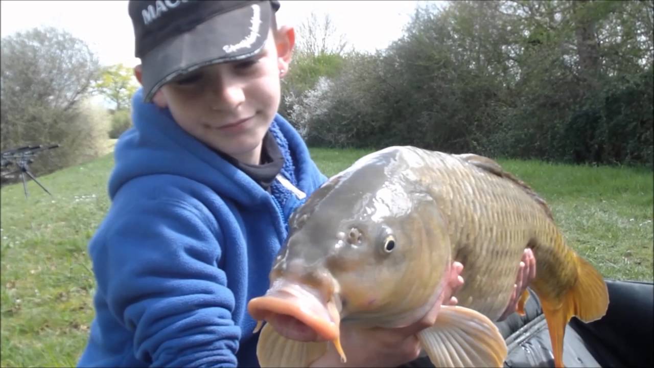 Débutant de pêche #11 : Le MATÉRIEL pour PÊCHER la CARPE par Younes (Canne  , moulinet) 