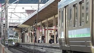 中央東線【211系普通列車】440Ⅿ 松本→塩山　塩尻駅1番線に到着から発車…直後…2番線を【E233系回送列車】が通過していきます(^_^;)…