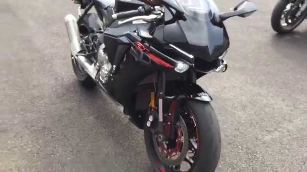 r1 black and red