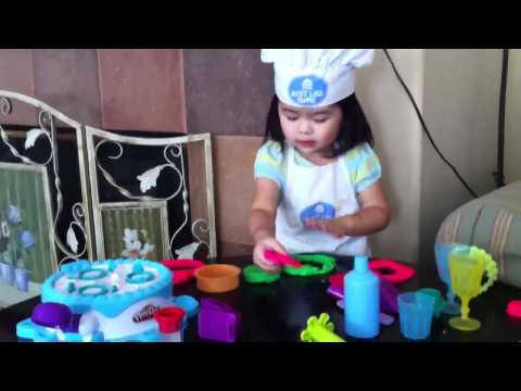 Kiara mei - cooking show - play Doh cake