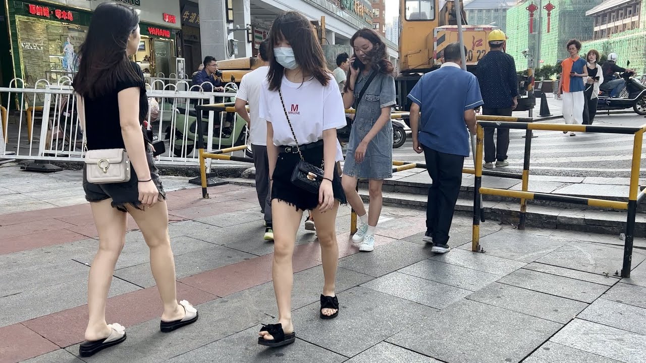 亞洲第一大樓盤，氣派的白宮建築。一百多億打造的爛尾樓群，雜草叢生