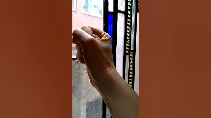 Gesture through glass - Erica Mott