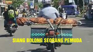 Seram, Seorang Anak Bonceng Jenazah Ibunya dengan Bronjong Sepeda Motor