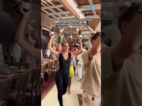 Video Video virale dei napoletani in vacanza a Mykonos tra divertimento e luoghi comuni