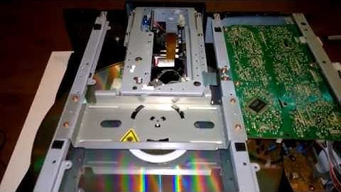 Pioneer LaserDisc player demo (inside look)