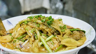 《廣東話影片》香港人的味道回憶——港式酸菜煮魚，酸爽滑共冶一爐，這才是香港人的酸菜魚，其實這是一道香港人傳統家常菜，也是酸甜咸的送飯神器，順便大家來看看我如何做到煎魚不破皮！