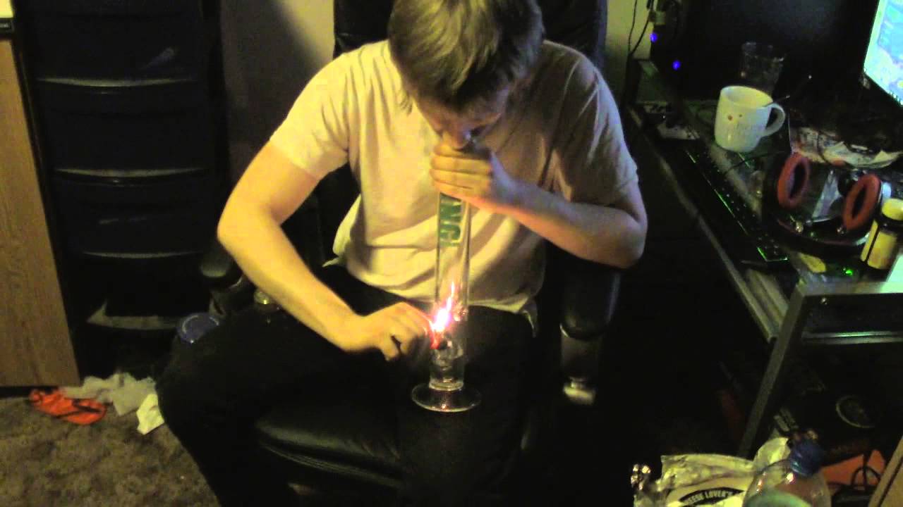 King glass bong review: SabakuRaishin episode 1