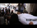 تشيع جثمان الشهيد عبد الباسط الساروت يا يما ثوب جديد زفيني جيتك شهيد 