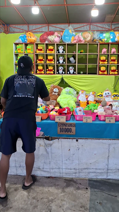 Game lempar bola jatuhin boneka di pasar malam #shorts