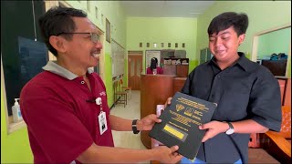 After 8 Years Of Graduating Dimas Zaenal Finally Takes His Report Card 
