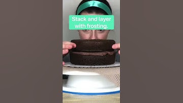 Basic crumb coat easy tutorial for stacking cake layers