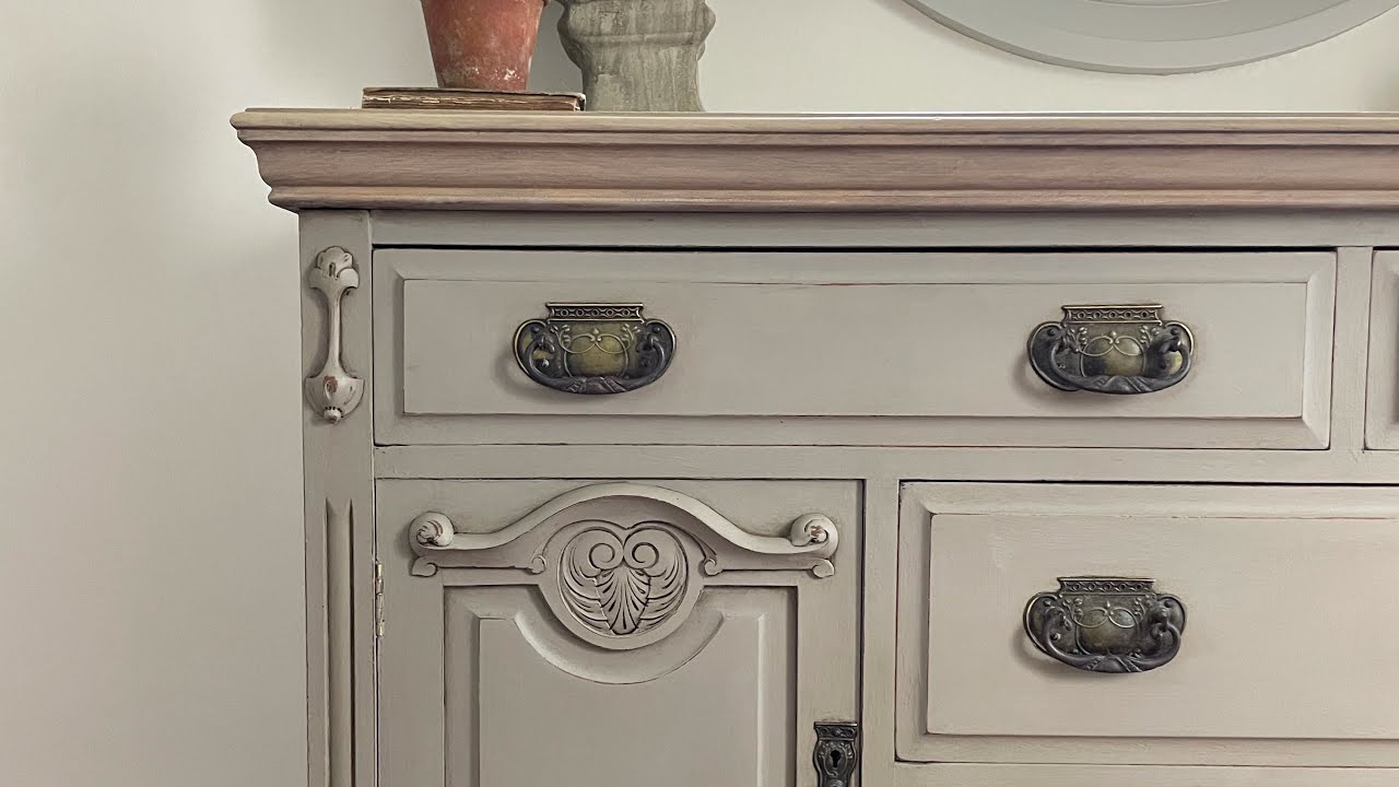 Chalk Paint® Decorative Paint by Annie Sloan  Paint furniture, Painted  furniture, Distressed furniture