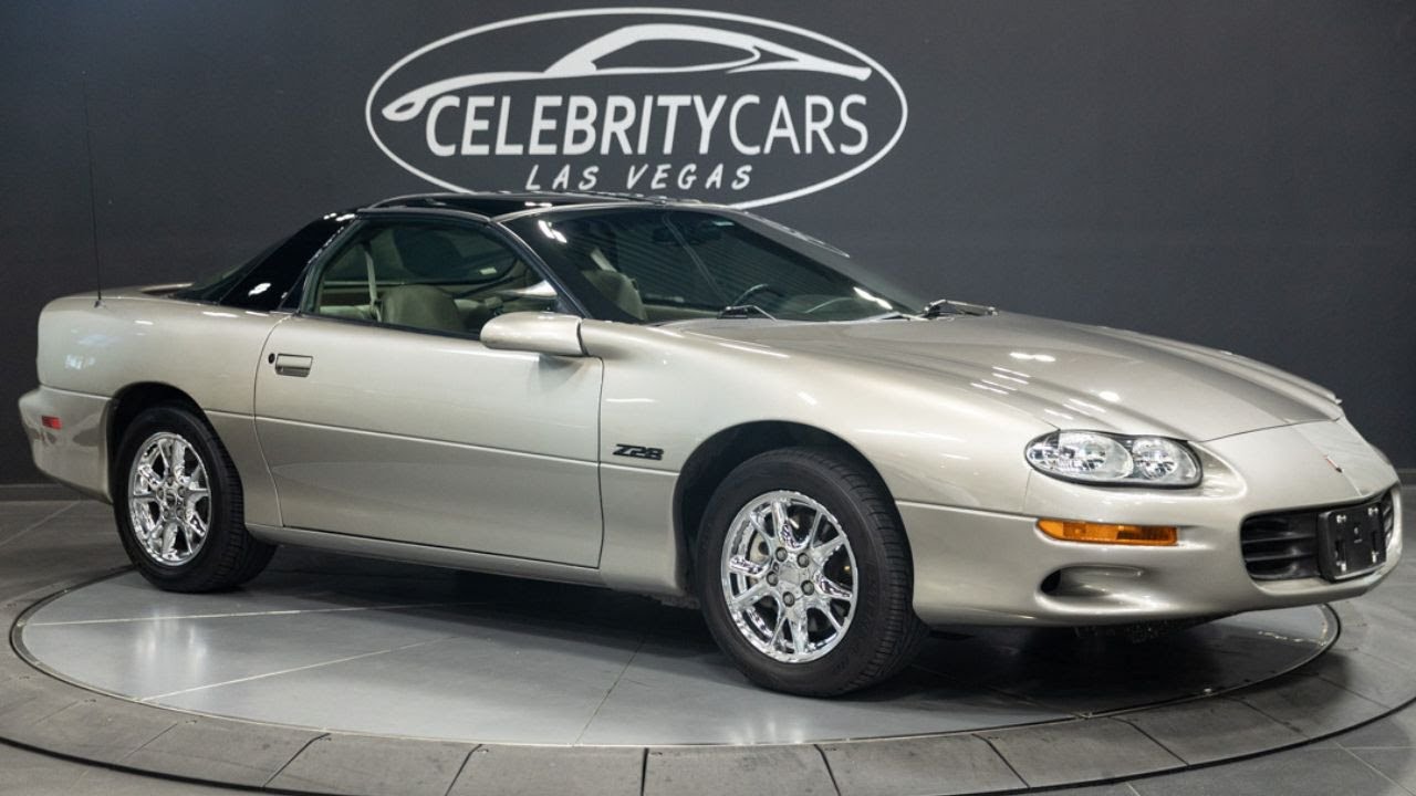 Chevrolet Camaro 2002 года, выпущенный к 35-летию модели | В автосалоне Celebrity Cars в Лас-Вегасе