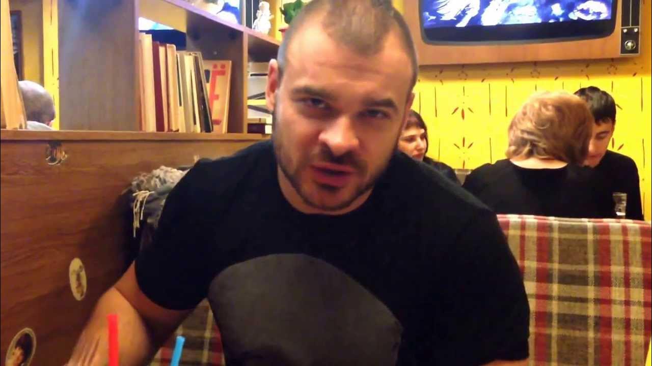 тесак бежит