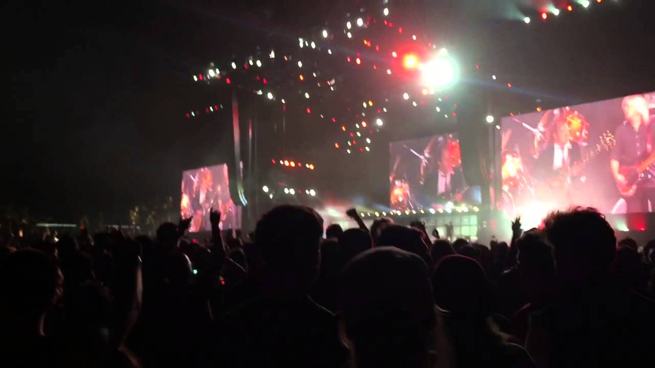 AC/DC Performing