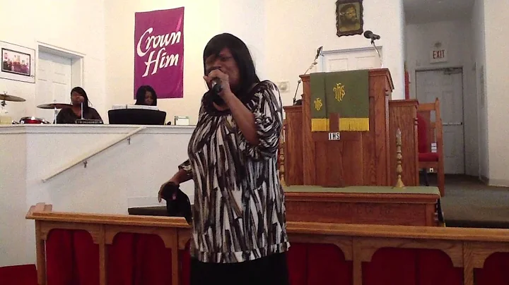 Psalmist Barbara Mack singing at the WOW Conference