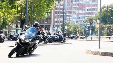 "quadro scooter "  amazing  italian 4 wheels scooter prototype  vespa  piaggio mp4 ? )