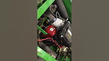 Kolik h orsepower má motor John Deere Gator 4X2?