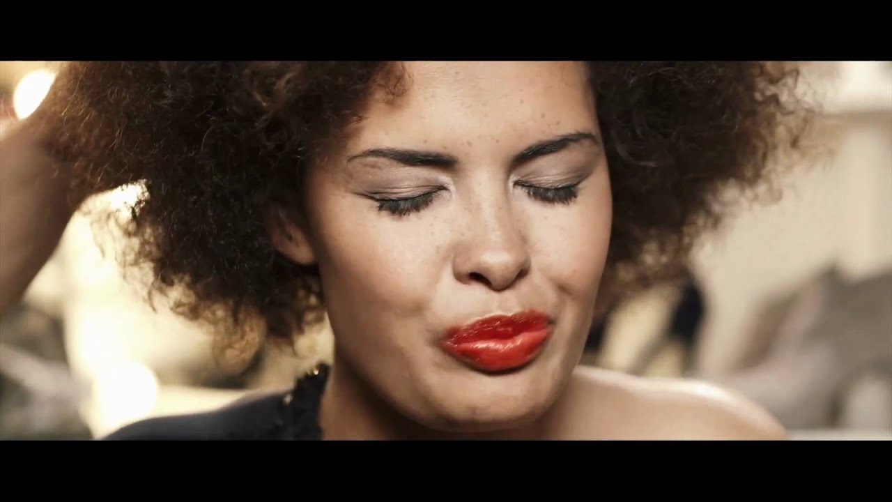 Erakah In Or Out featuring K.ONE Official Video akkoorden