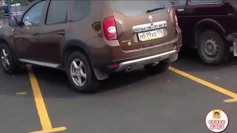 внимание !!  парковка не может терпеть неудачу женщина Авария парковки смешные девочки несчастного с