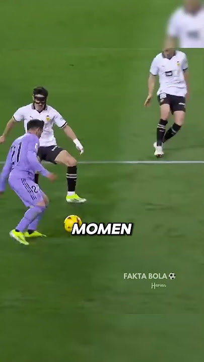 Saat Wasit Meniup Peluit… Padahal Bola Baru Mau Masuk!