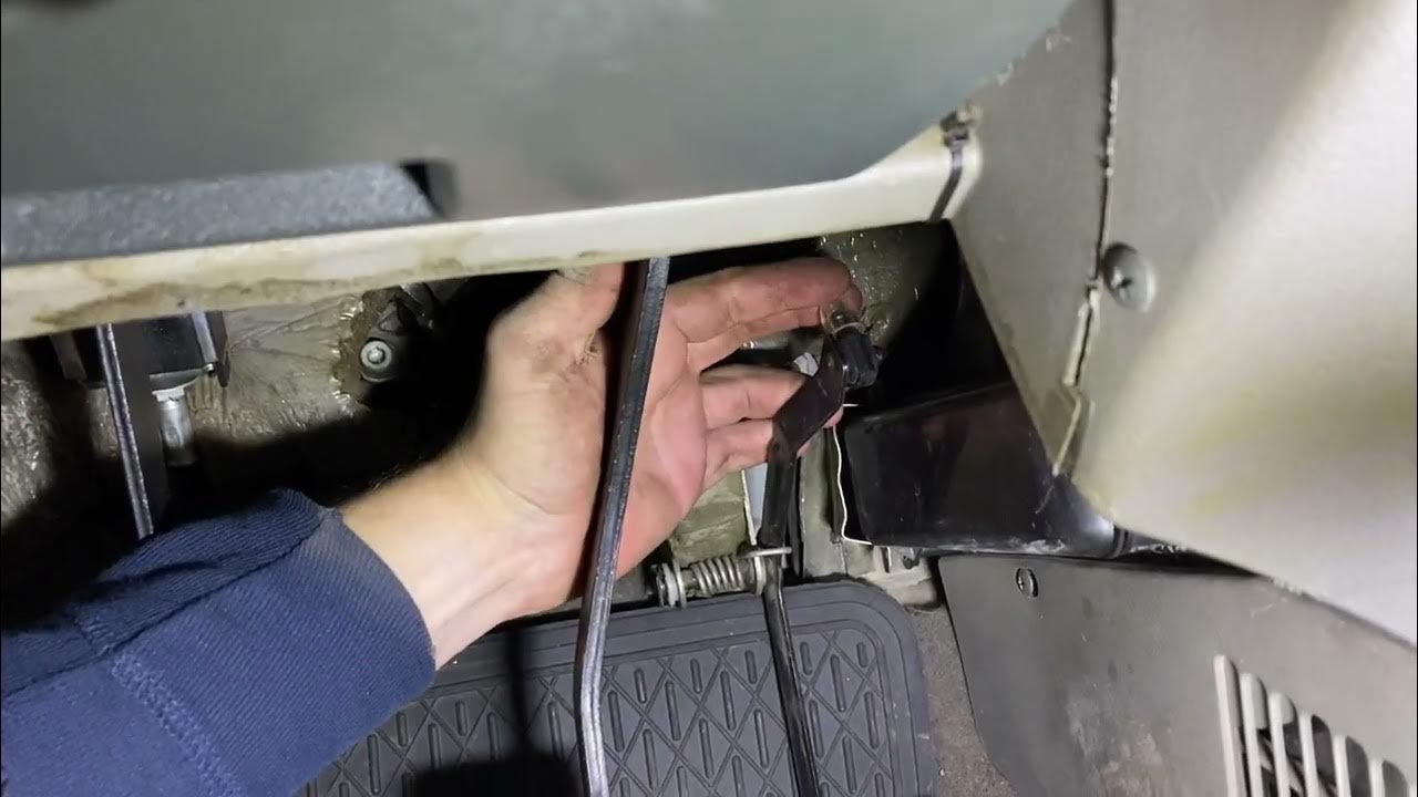 Как снять тросик газа калина 1 Замена тросика газа - YouTube