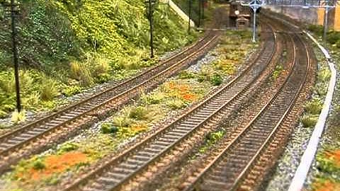 Bachmann class 47 with Keytes DCC sound passes High Elms box