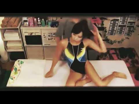 Жігіттің есегіндегі екі әтеш Желідегі сексуалды мұғалімдермен порно