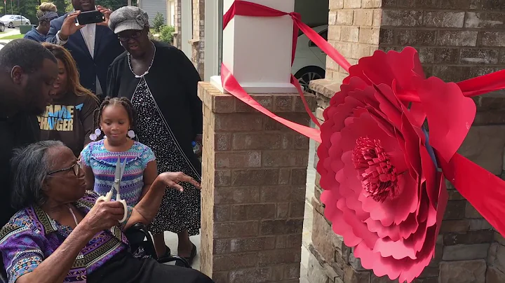 Mr. Tyler Perry blessed Mother Bettie Ann Pace wit...