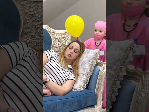 فقعنا بالون عليها وهي نائمة