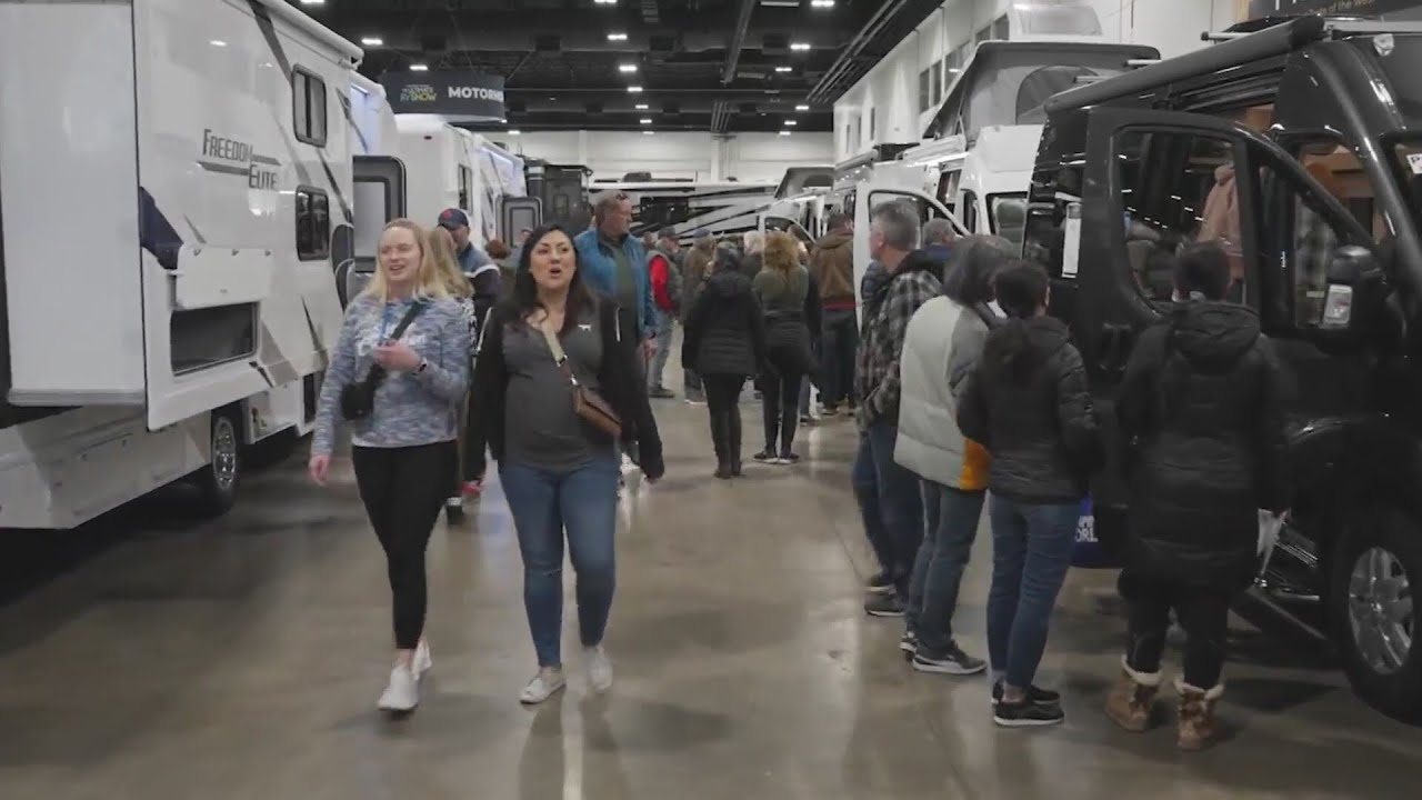 RV show in Denver shows gauge for economy - YouTube