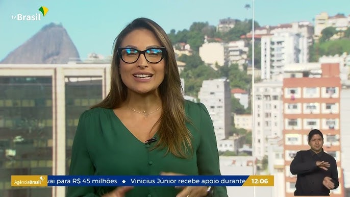 Vídeo: Repórter da Globo é assediada ao vivo - 03/10/2023 - Televisão - F5