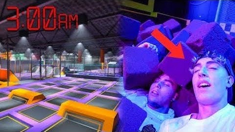 ATRAPADOS EN UN PARQUE DE TRAMPOLINES POR LA NOCHE NOSOTROS SOLOS!