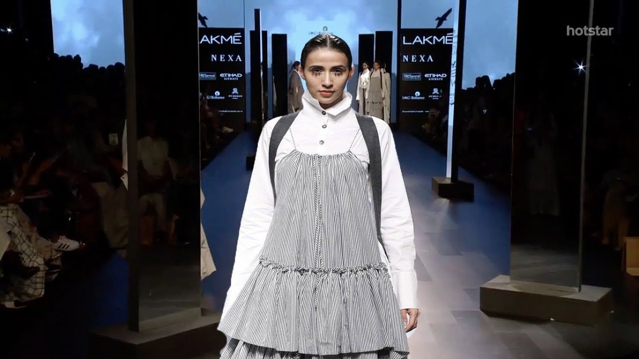 Adhuna Bhabani Walks For Chola | Fall/Winter 2017/18 | Lakme Fashion Week