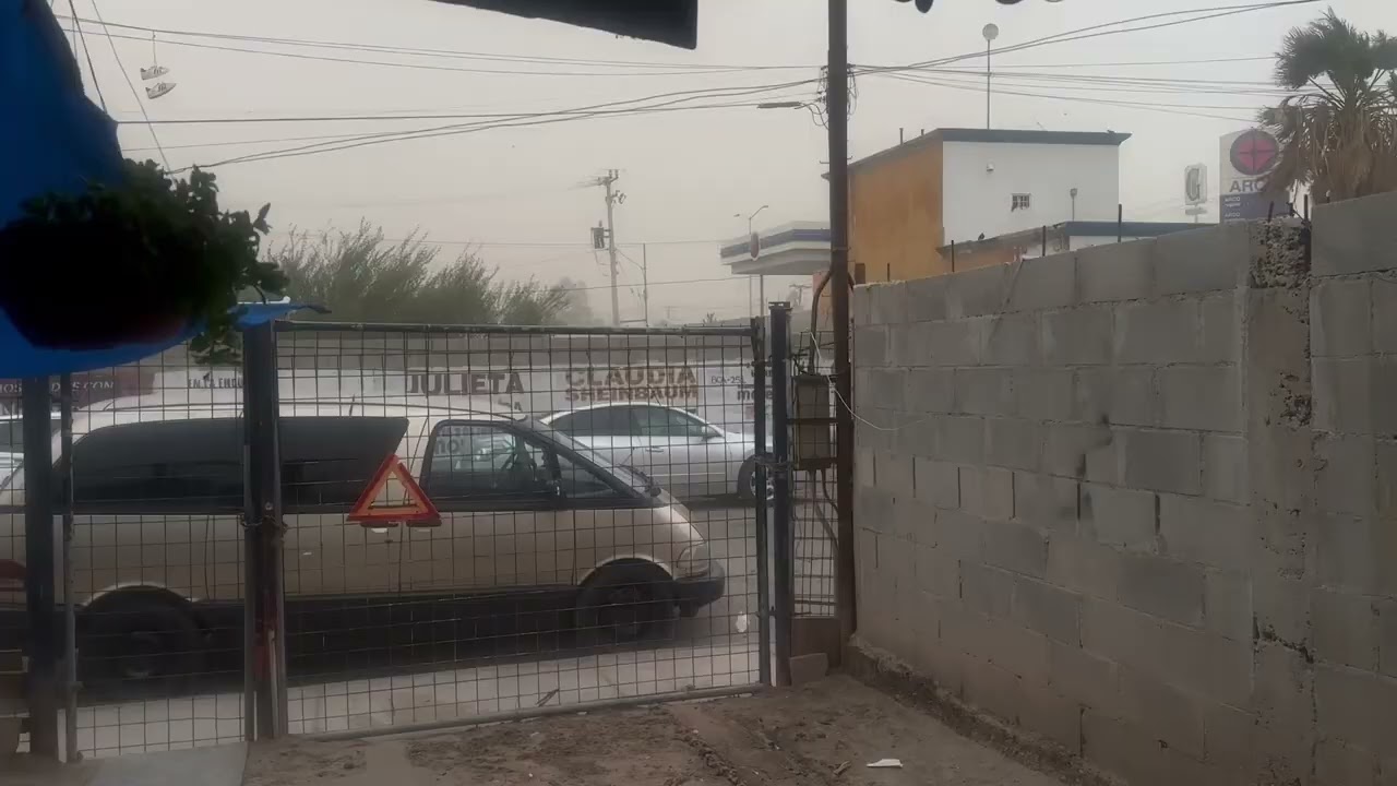 Mexicali día de tormenta de arena  y lluvia 