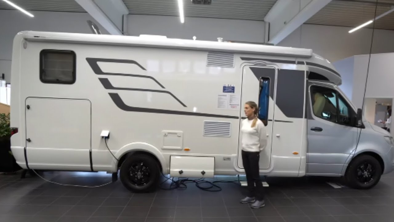 Superleicht: Mercedes Hymer 9 B ML-T 9 teilintegriertes Sprinter Wohnmobil. Superleicht: Mercedes Hymer 9 B ML-T 9 teilintegriertes Sprinter Wohnmobil.